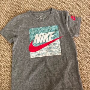 Nike Gray and Red Short Sleeve Tees Casual Athletic Wear